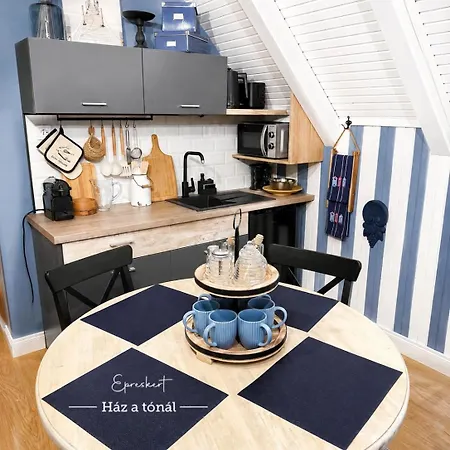 Apartament Epreskert Haz A Tonal